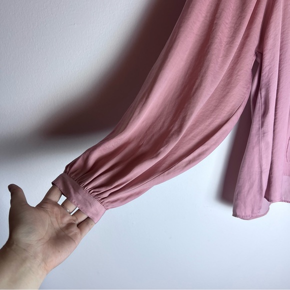 LOFT Light Pink Long Sleeved Blouse - Size Medium Flowy V Neck Bishop Sleeves - Picture 4 of 5
